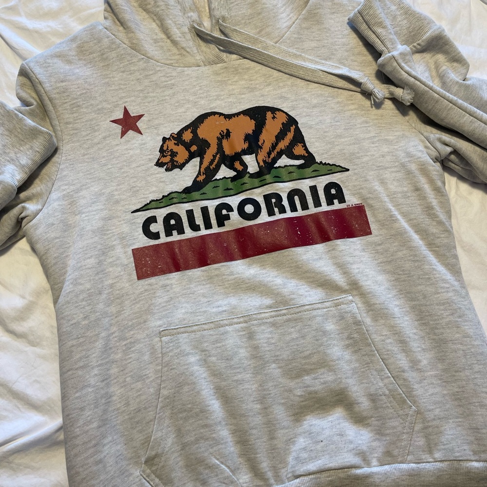 Cream colored fleece lined California hoodie. Size X-Large. Never worn.